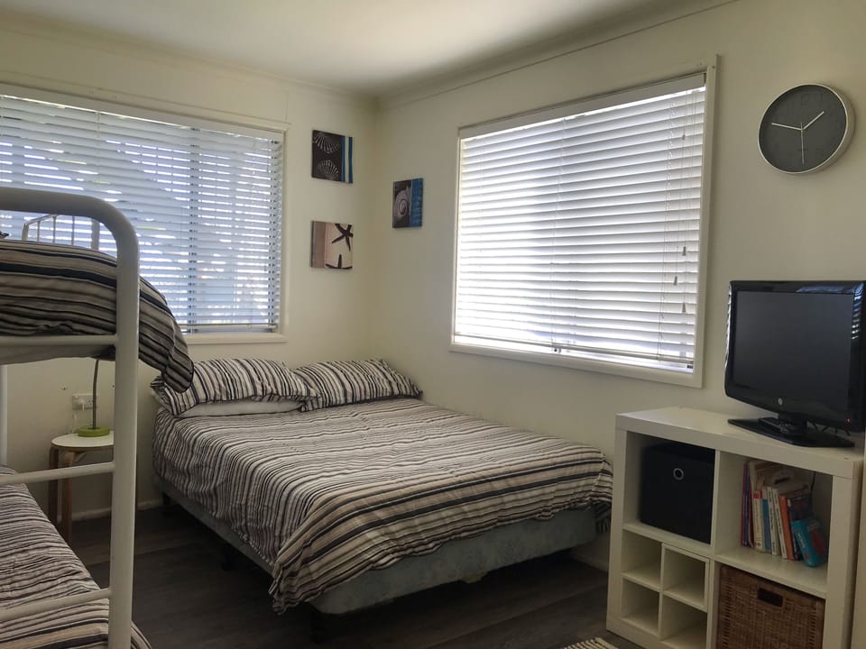 2nd bedroom, also with ocean view