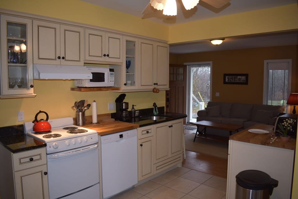 Fully equipped kitchen.