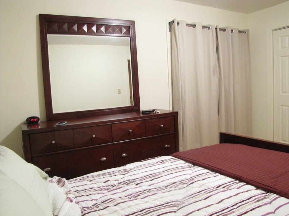 Bedroom #2 - Queen size bed, dresser, side table