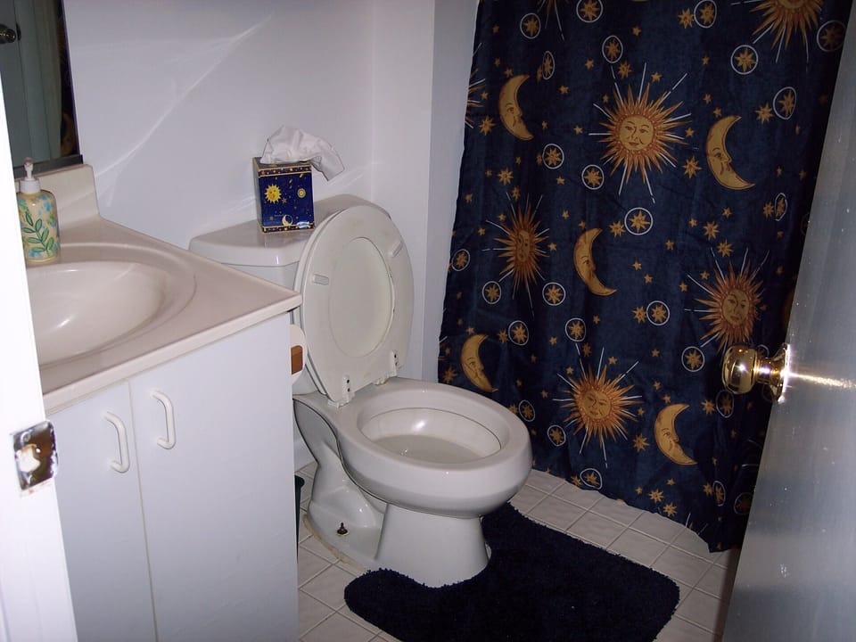 2nd floor and access from bedroom bathroom