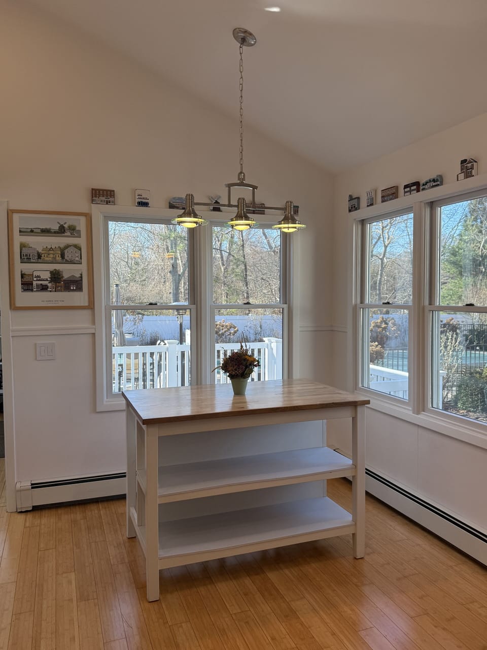 Island seating w four stools