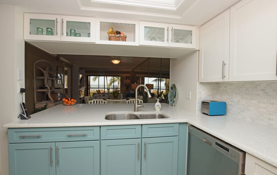 Marbled stone backsplash and full size stainless LE appliances