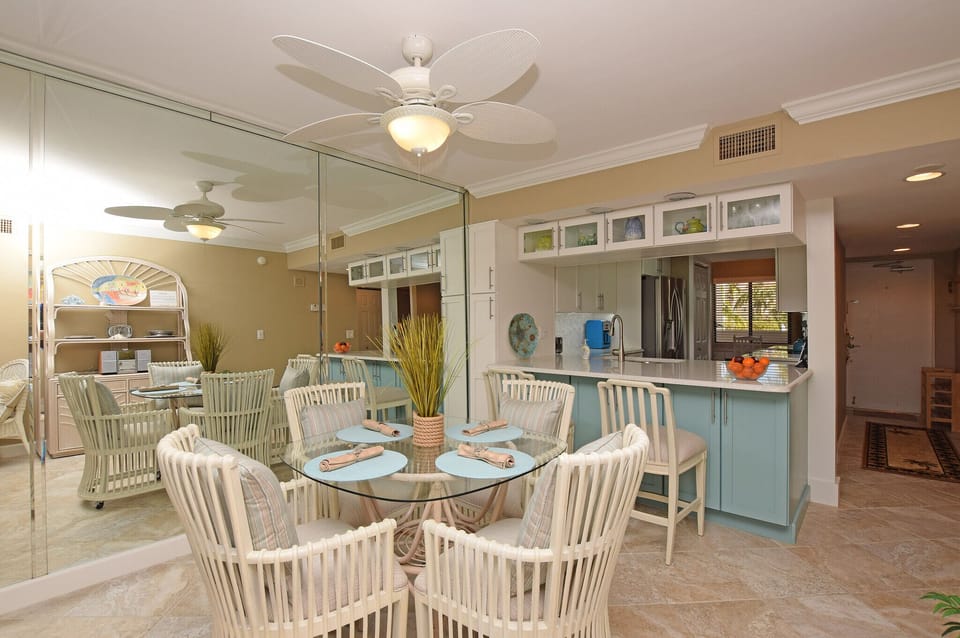 Beautiful new dining room set 