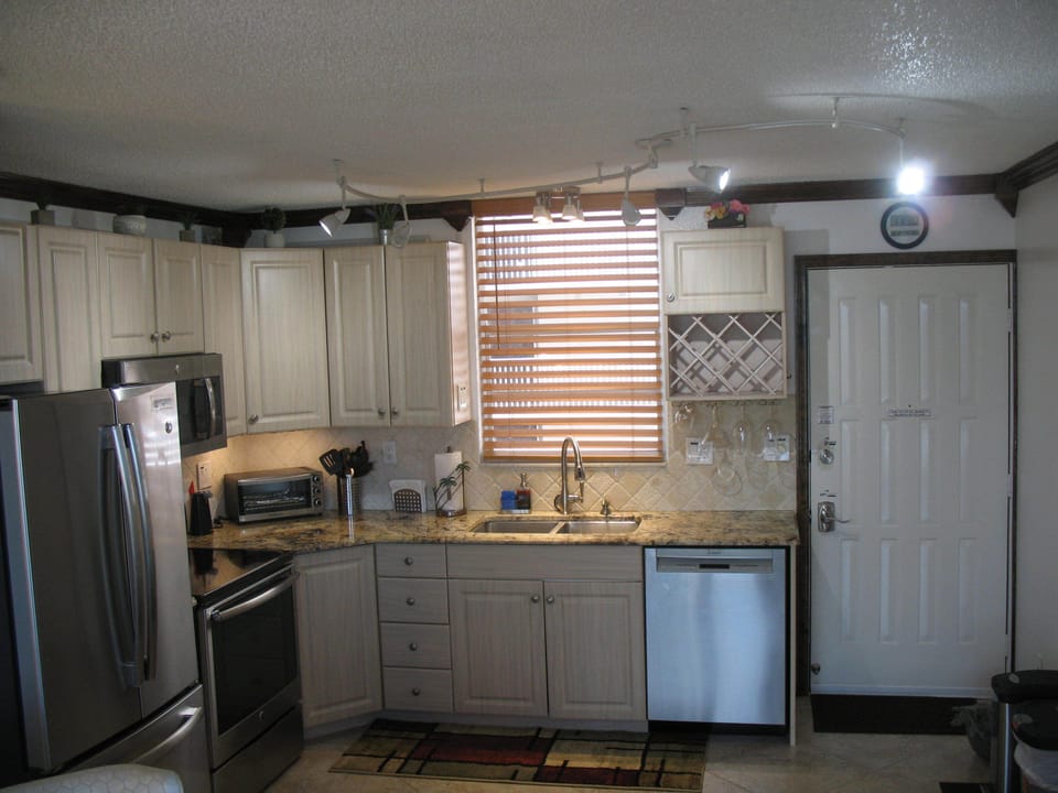 Designer Up-Lighting & Dimmable Kitchen LEDs!!!
