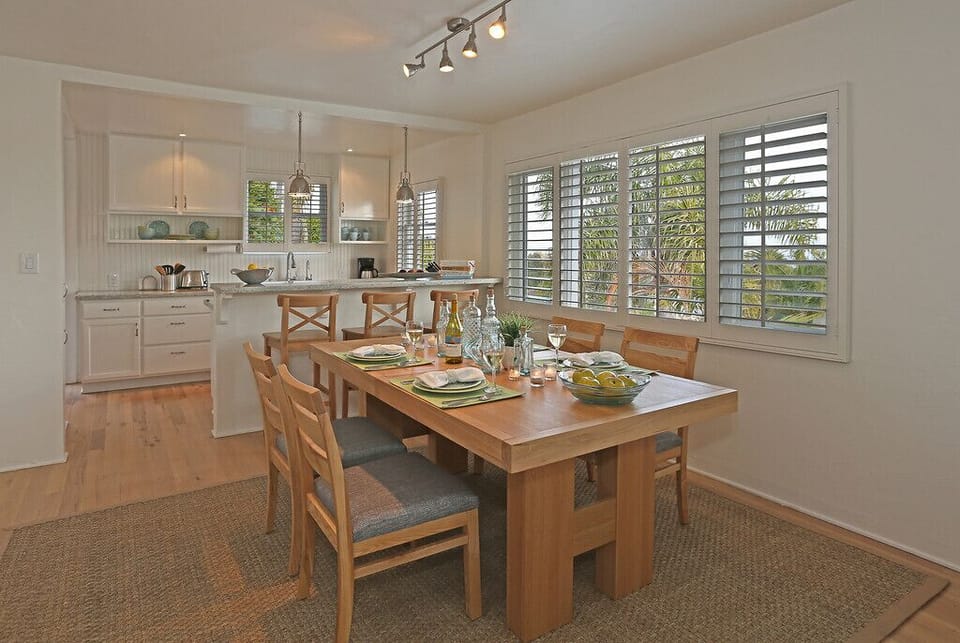 Dining Room faces ocean views