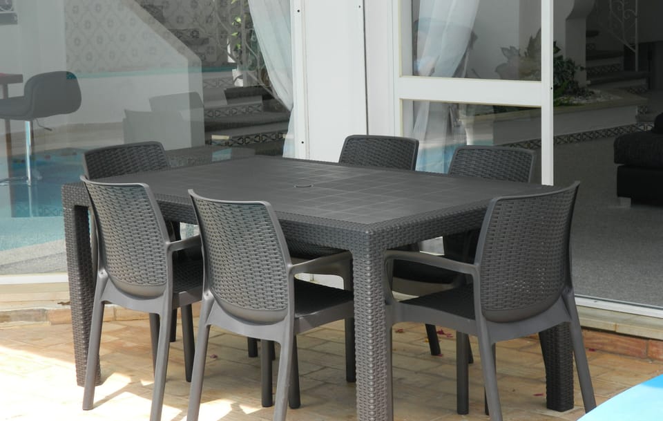 I of 2 outside seating areas