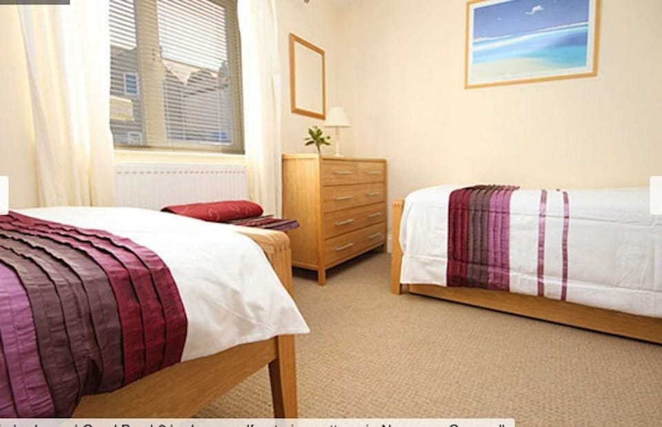 Bedroom 2 twin with extra pullout bed on request