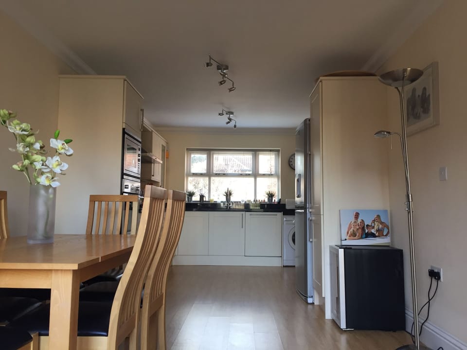 Fully fitted kitchen breakfast room