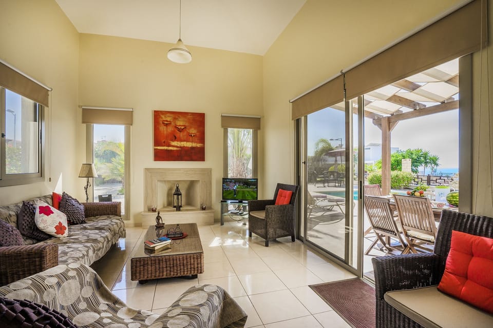 Lounge out to Terrace