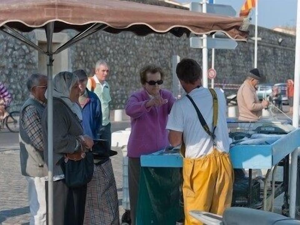 Fresh fish directly from fisherman 2 mins away 