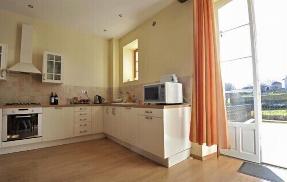 The Jasmin Kitchen+Balcony