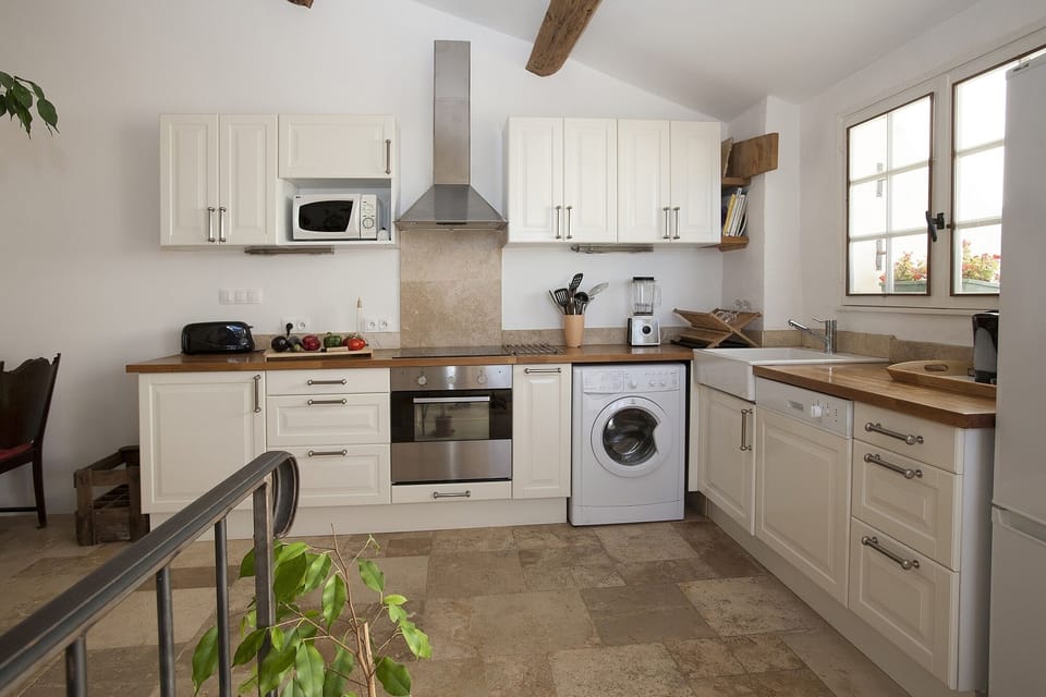 Fully equipped kitchen
