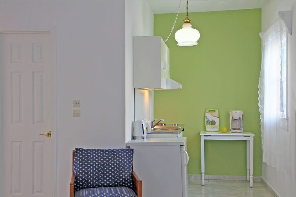 The kitchenette -in an alcove- provides basic cooking facilities.