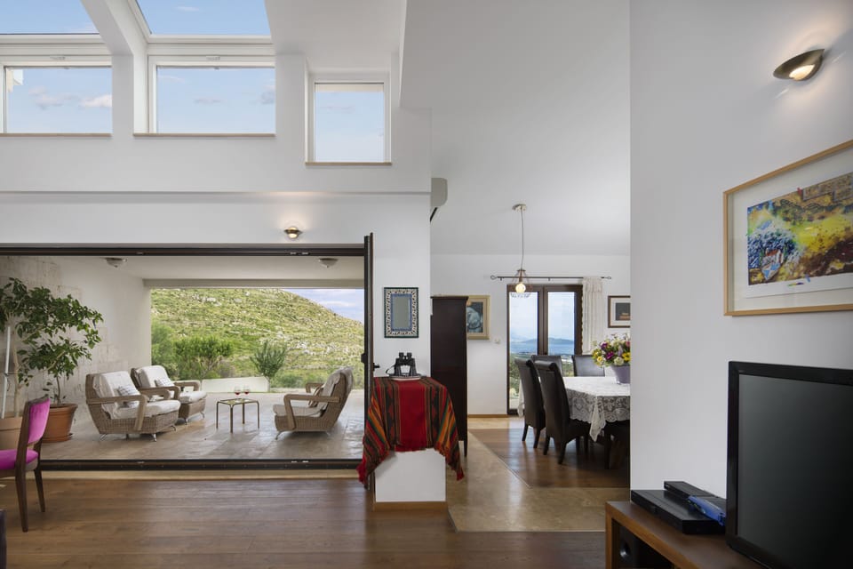 Main Living Room, Veranda