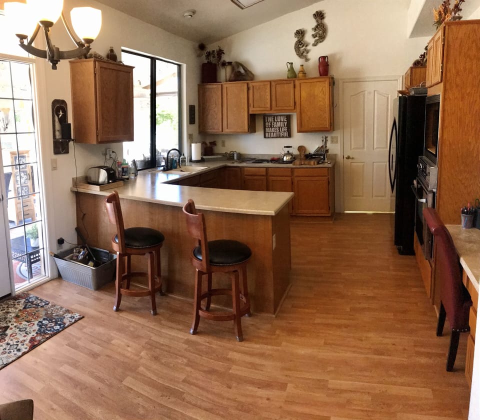 Kitchen (fully stocked)