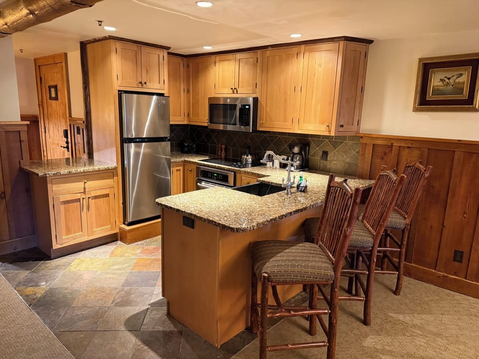 Full kitchen