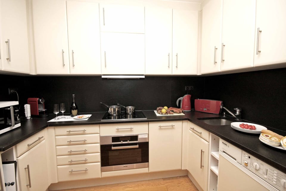 Fully equipped kitchen.