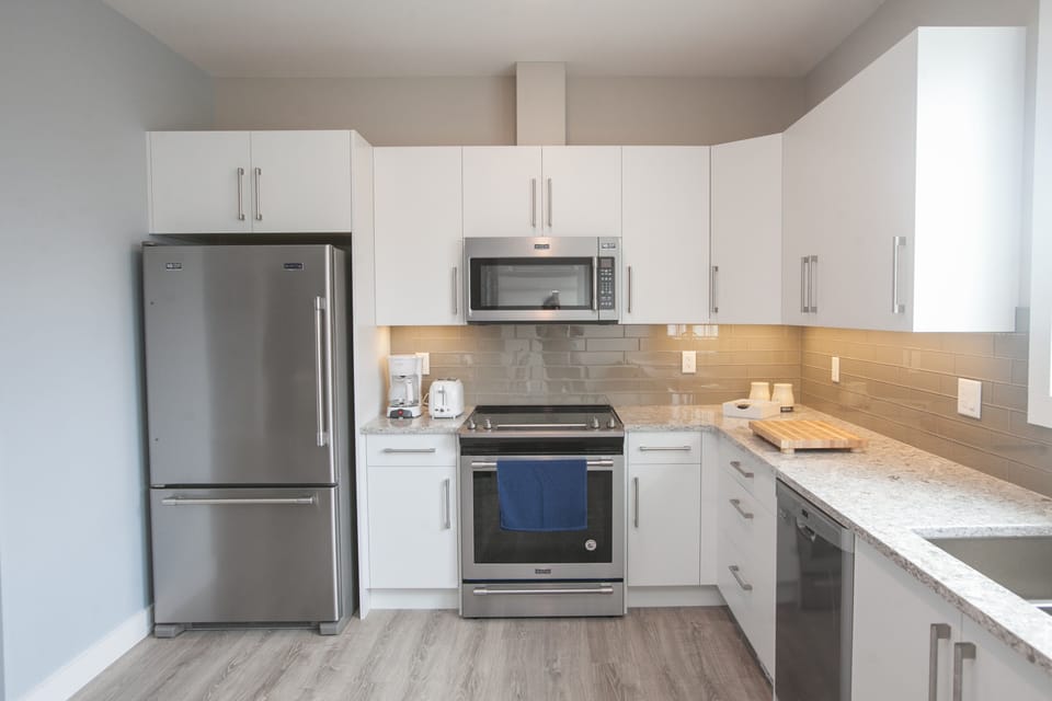 Gourmet Kitchen with Brand new Stainless Steel Appliances
