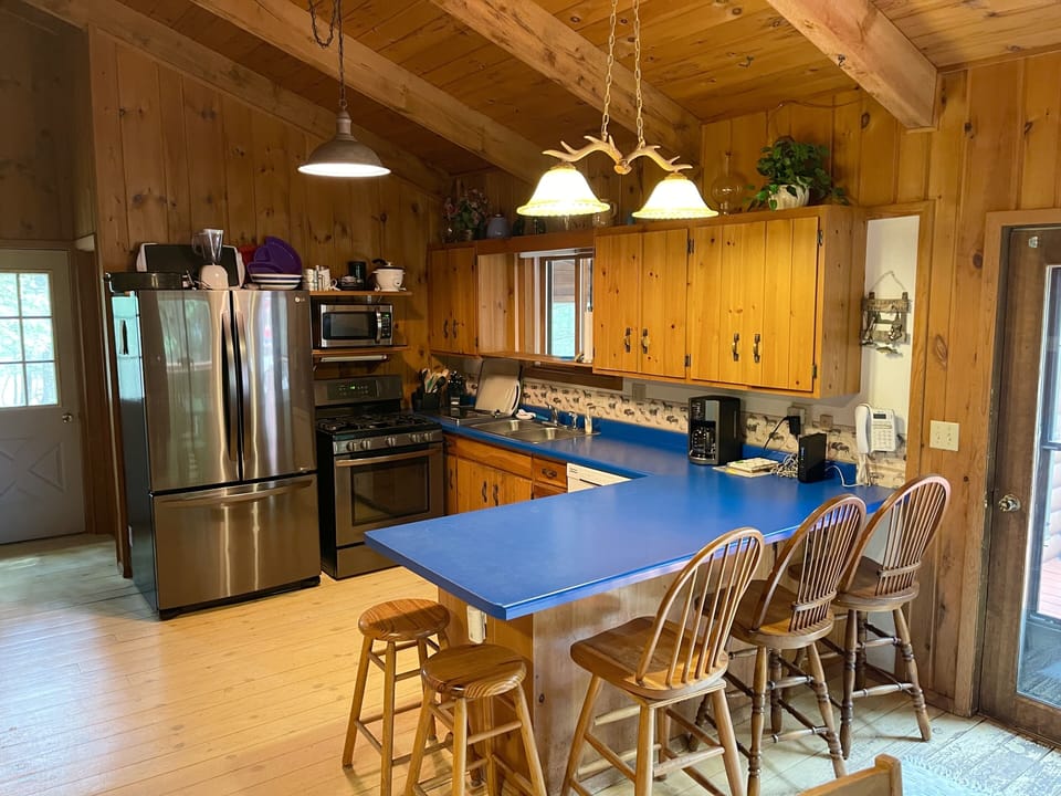 Kitchen area with lots of food prep room and upgraded appliances.