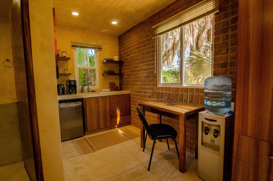 Casita 2 wet bar and work station