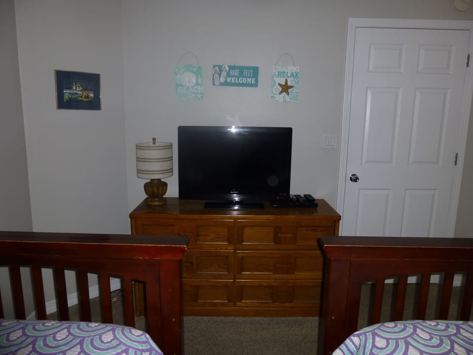 Twin Bedroom 36 inch TV with DVD player
