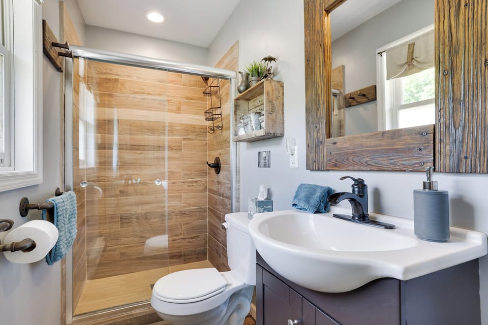 Master Bedroom In-Suite Bathroom
Top Floor