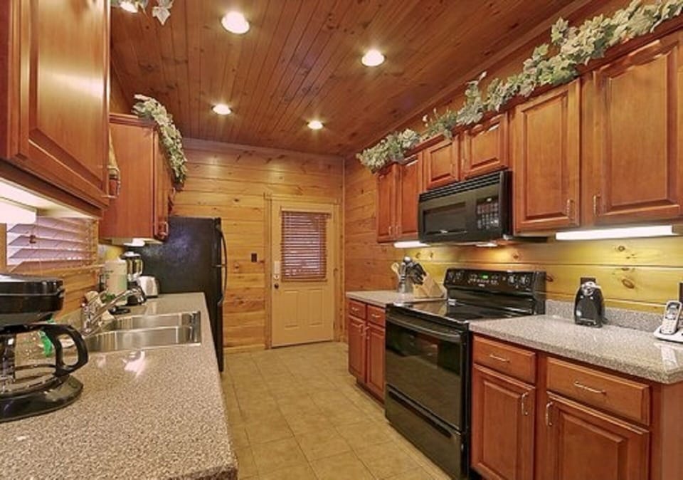 Plenty of room in the well equipped kitchen.