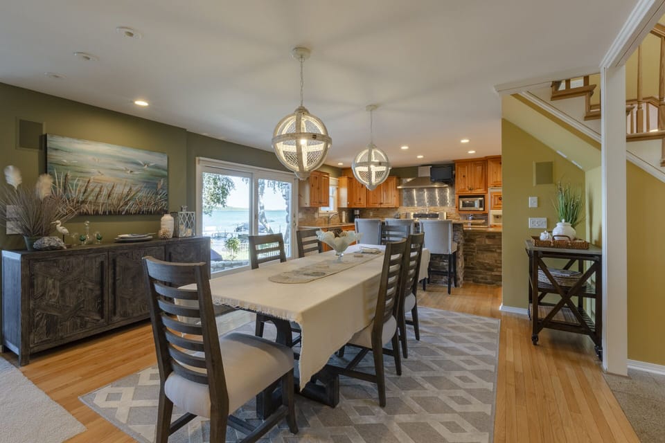 Dining Area with ample Seating
