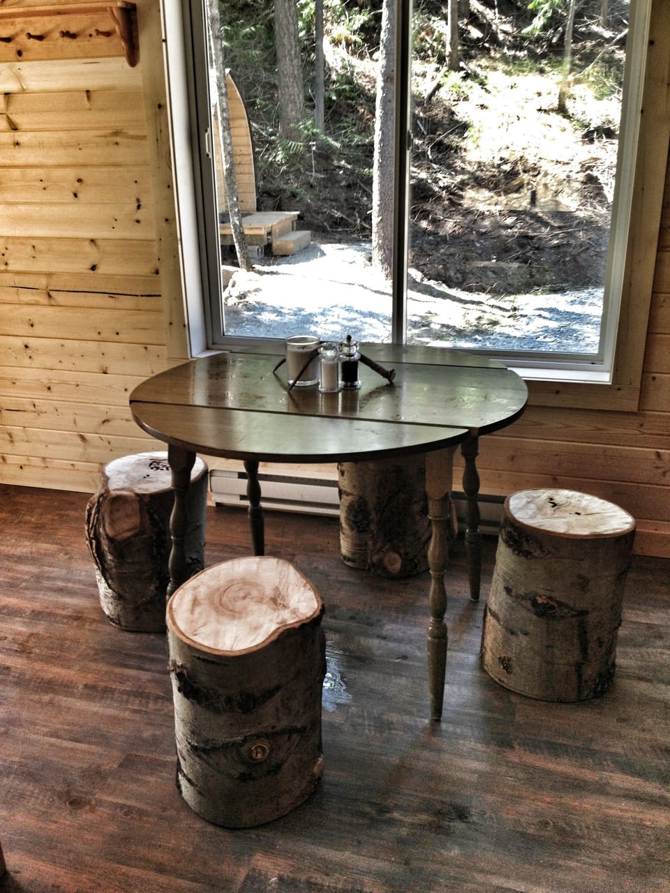 The rustic dinning table. There are extra chairs for a larger group