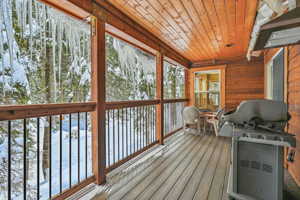 Back deck with weber gas bbq