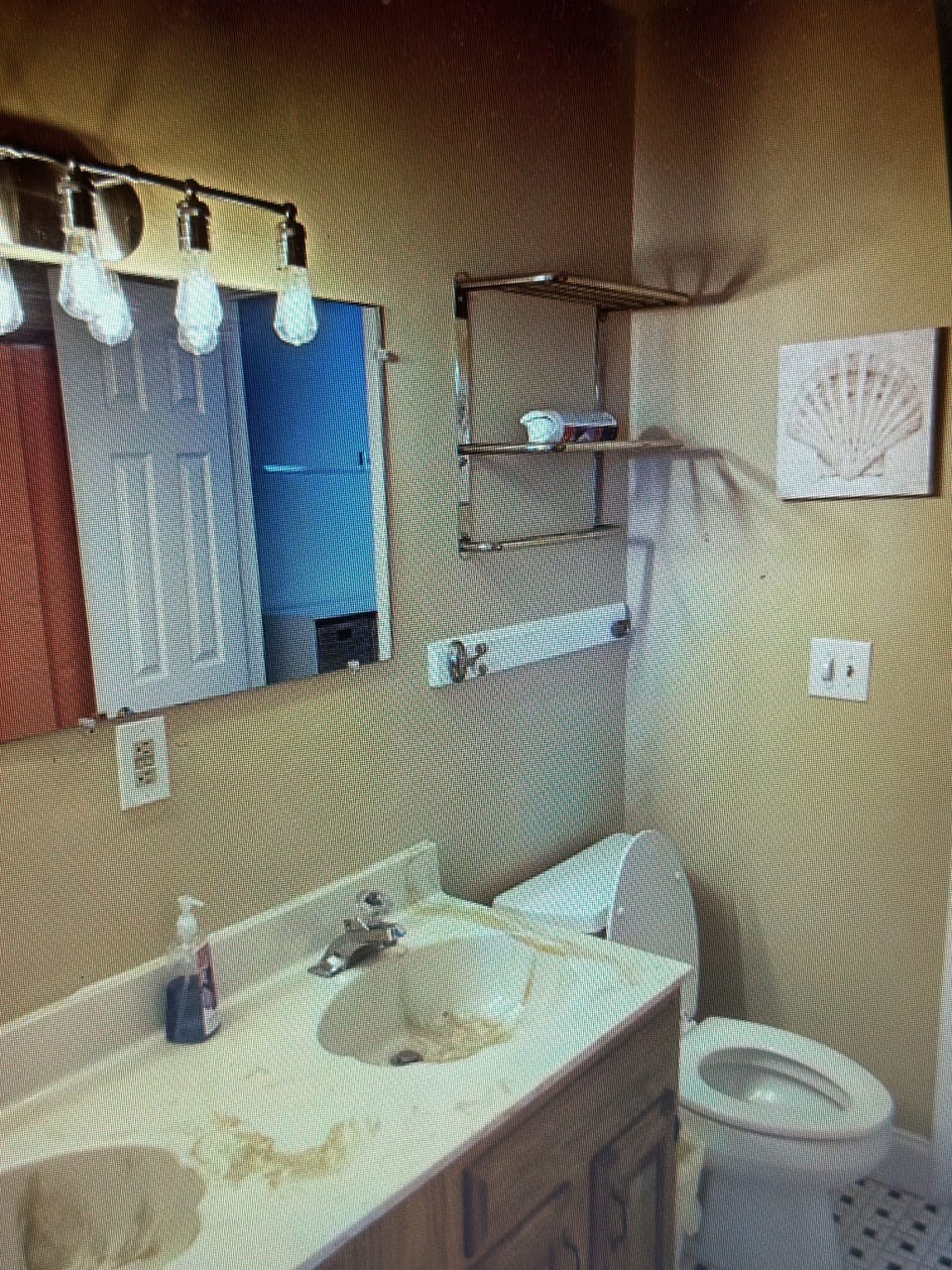 Jack and Jill bath
1 of 2 in the house 