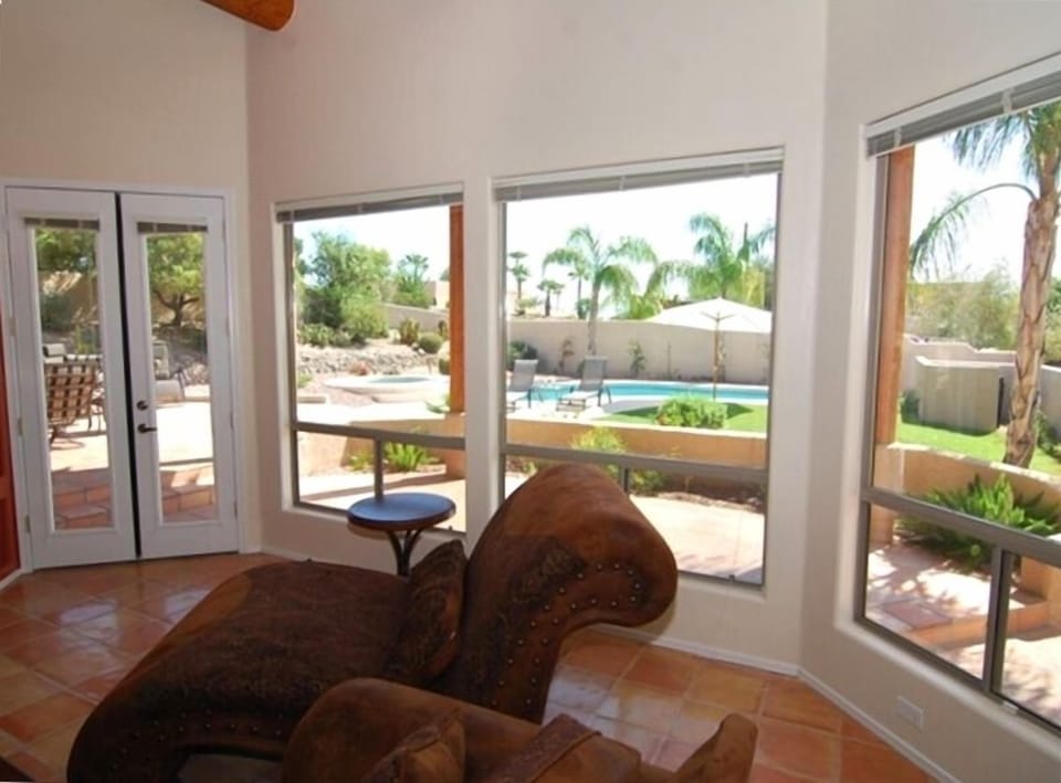 Prime Arizona living with views from every room