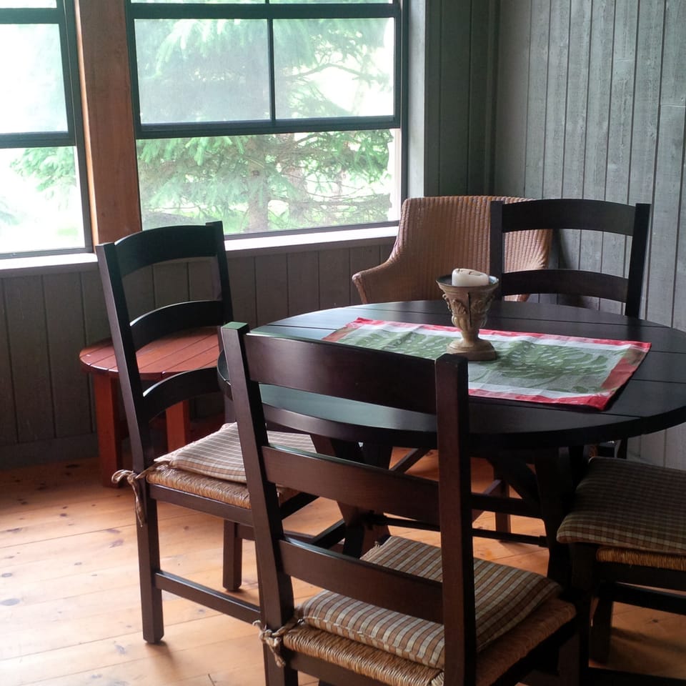 Screened-in muskoka room