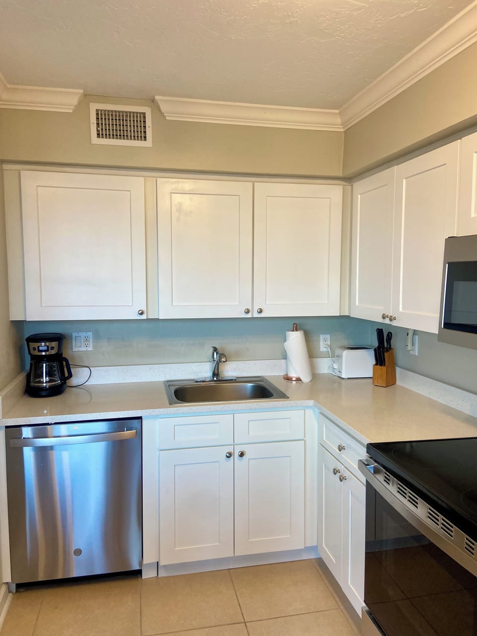 Kitchen with dishwasher, garbage disposal, microwave, stove and refridgerator.