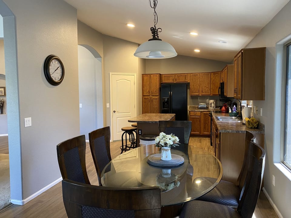 Dining to Kitchen