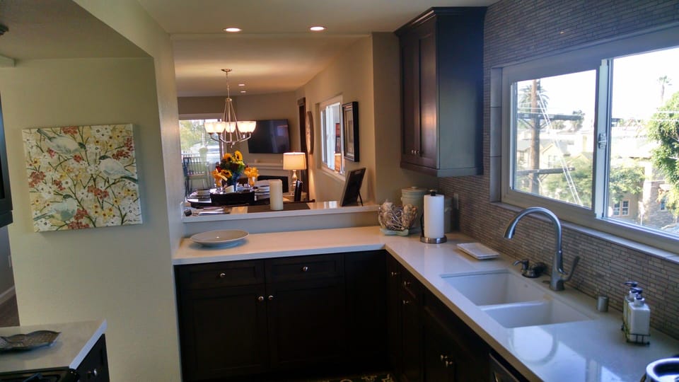 quartz counter tops in kitchen
