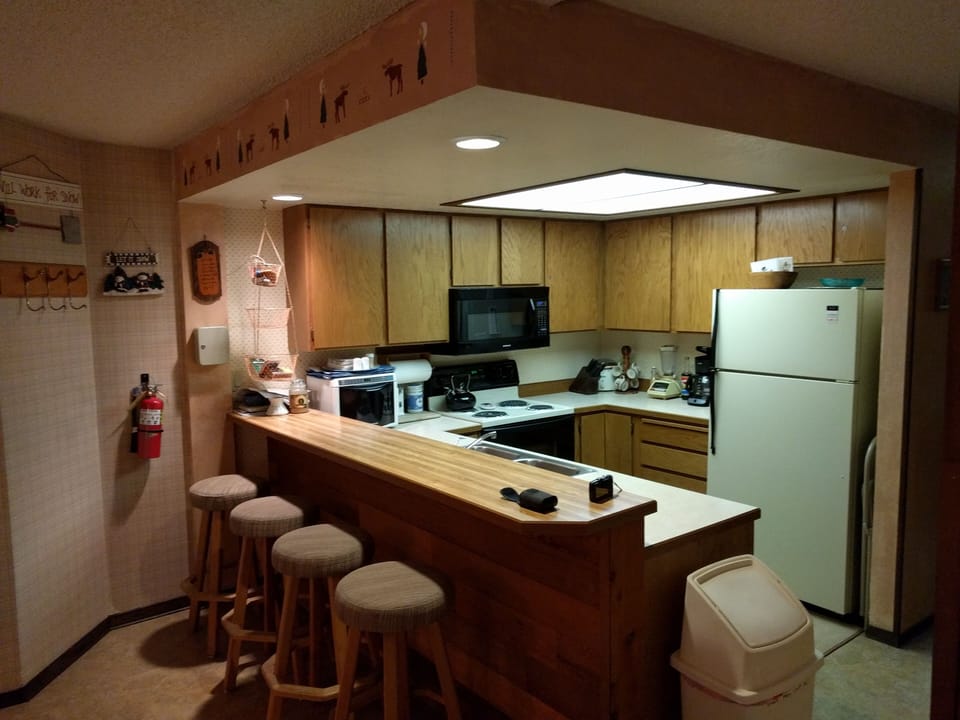 Fully equipped kitchen:  coffee maker, blender, crock pot, ice maker