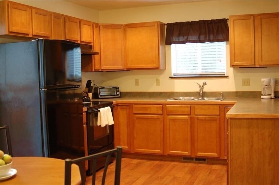 Full Kitchen.