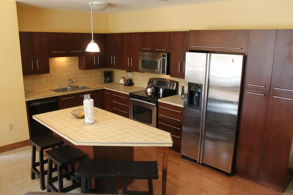 Full Kitchen with Island