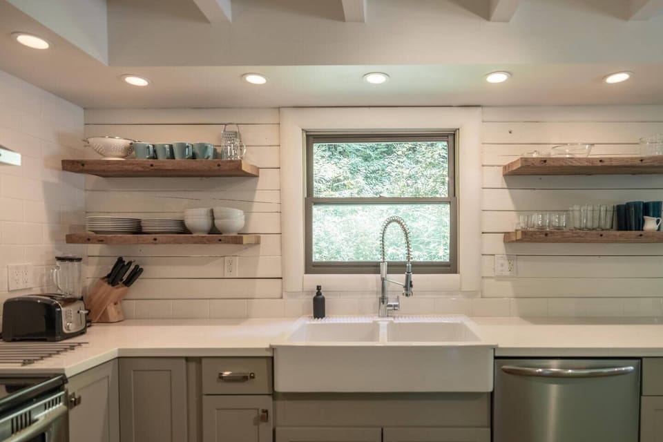 A fully equipped kitchen for simple to elaborate meal prep.