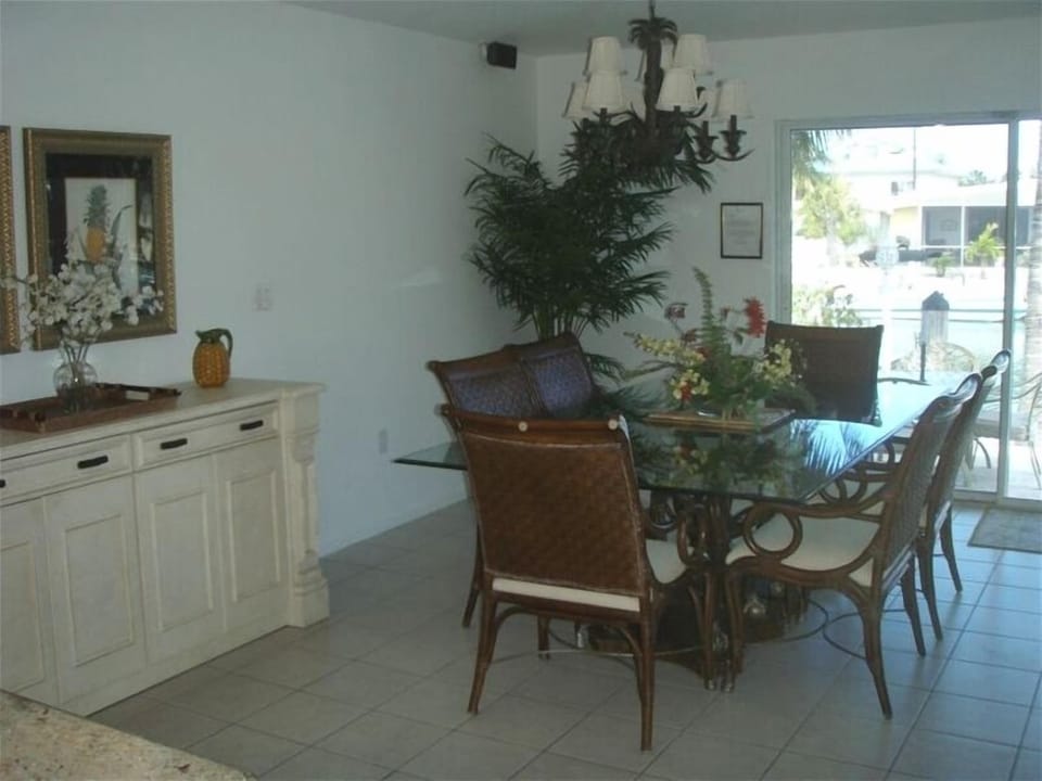 Dining Room Facing the Canal