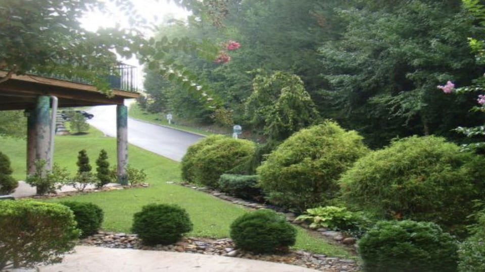 drive up to villas from clubhouse
