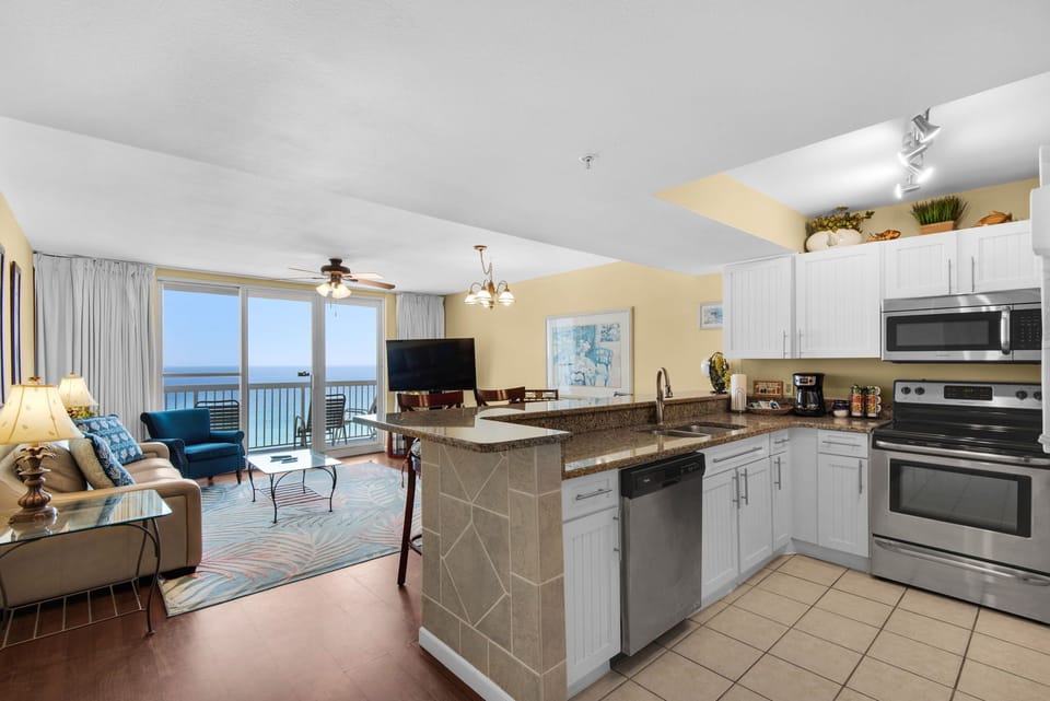 Kitchen/ Living Room