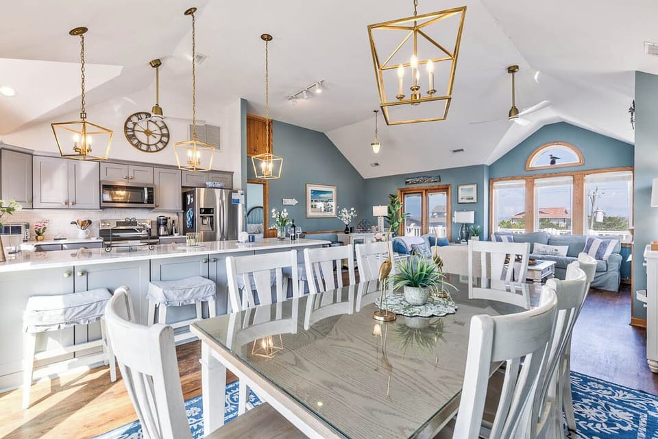 Top-Level Dining Room with Table (seats 8)