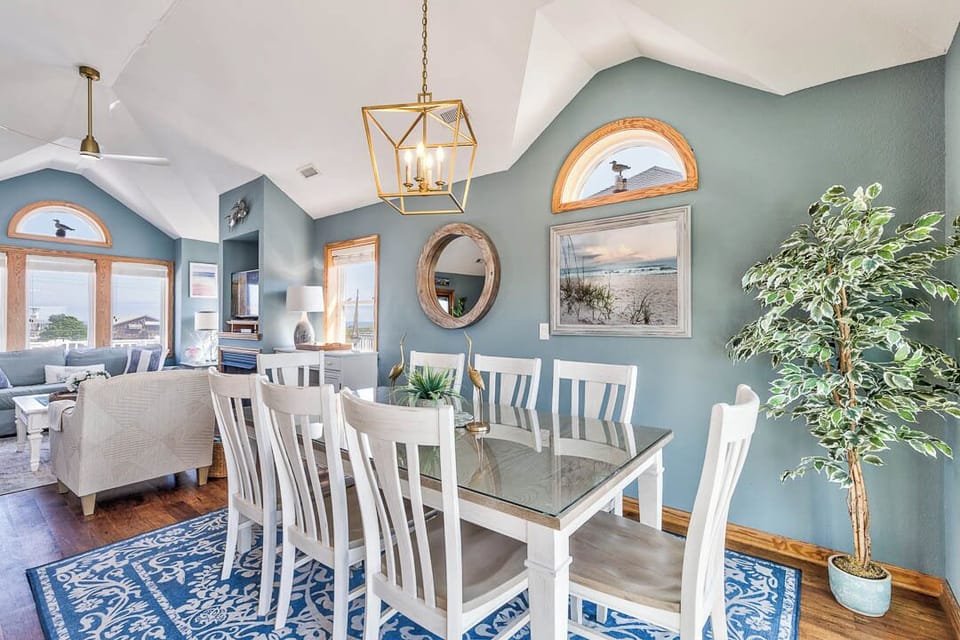 Top-Level Dining Room with Table (seats 8)