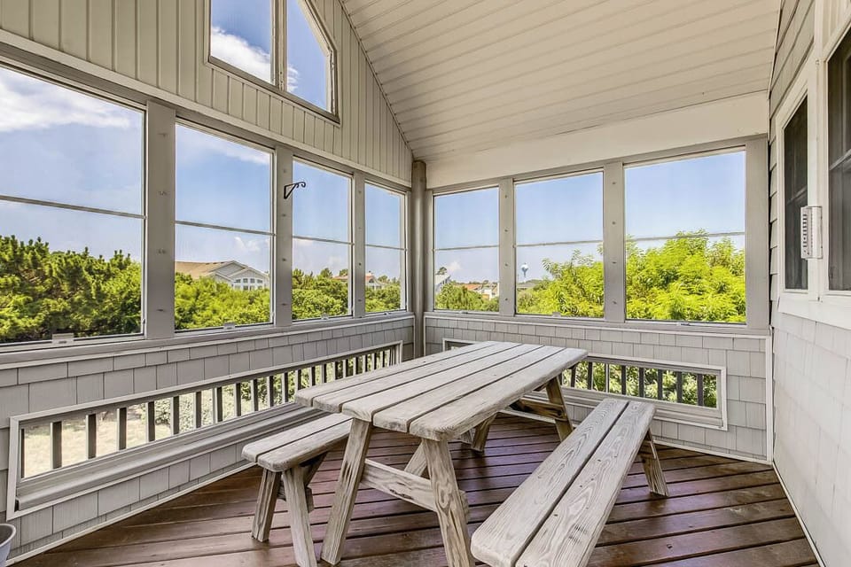 Top-Level Screened Porch