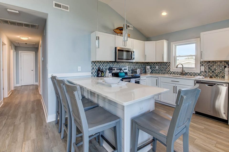 Top-Level Kitchen with Bar seats 4