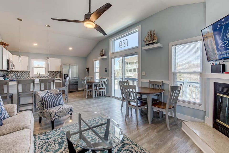 Top-Level Great Room with Deck Access