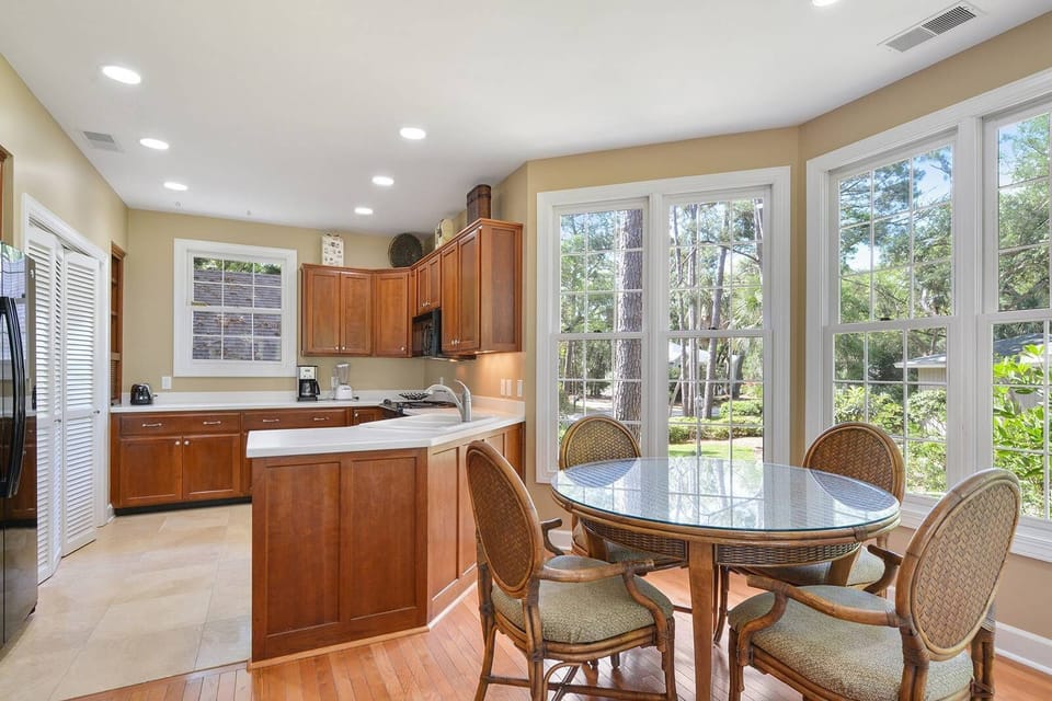 breakfast nook in between kitchen and family room