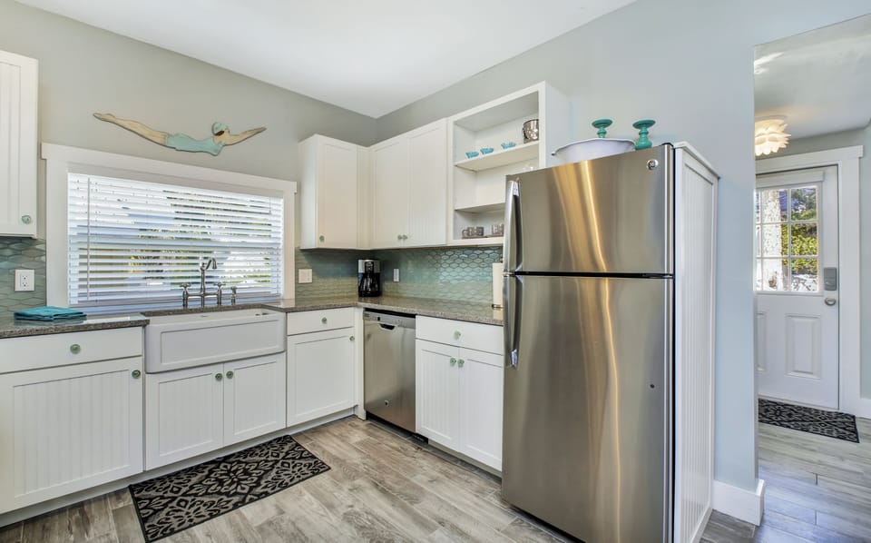 All new stainless steel appliances and tons of cabinet space!